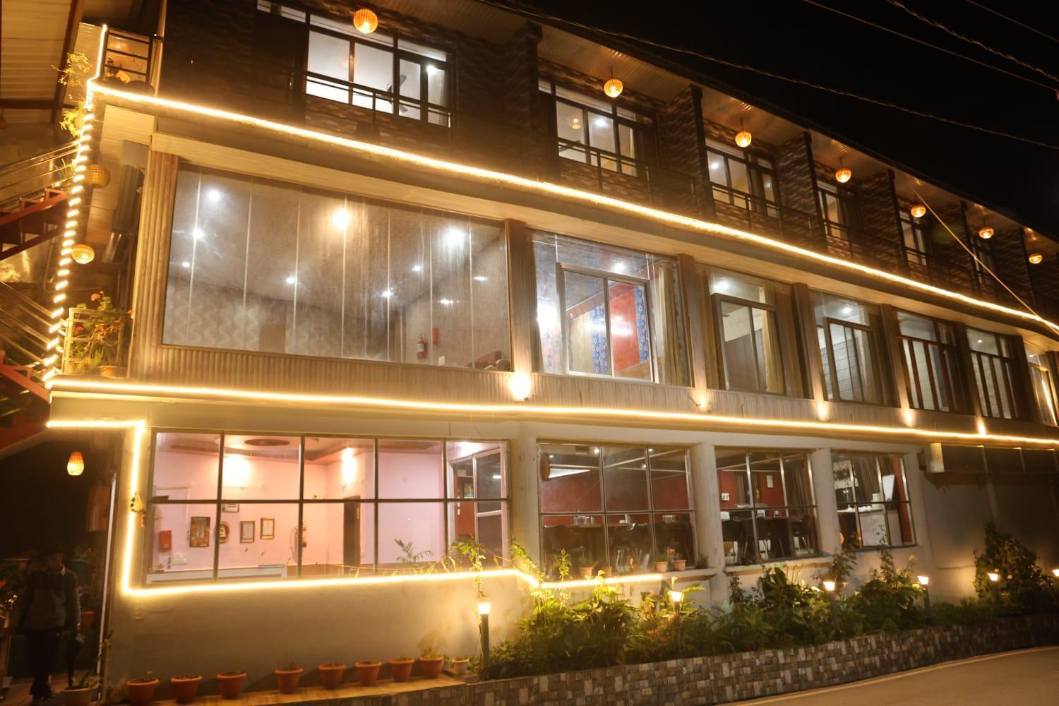 Sleeping Beauty Hotel Moutain View Property Joshimath Ngoại thất bức ảnh