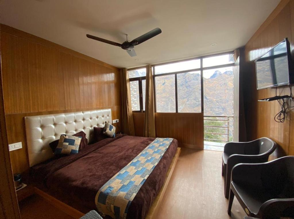 Sleeping Beauty Hotel Moutain View Property Joshimath Ngoại thất bức ảnh