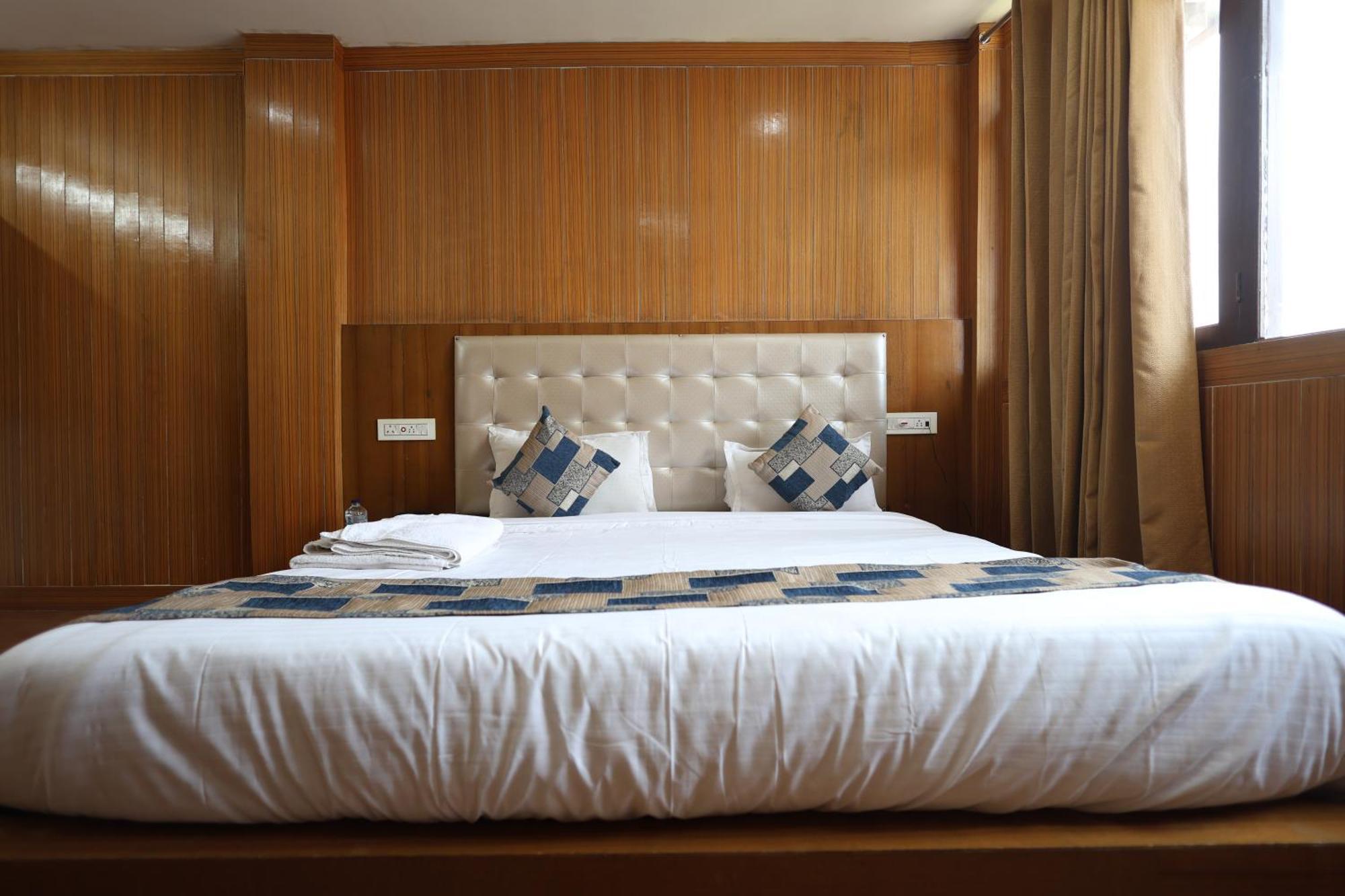 Sleeping Beauty Hotel Moutain View Property Joshimath Ngoại thất bức ảnh