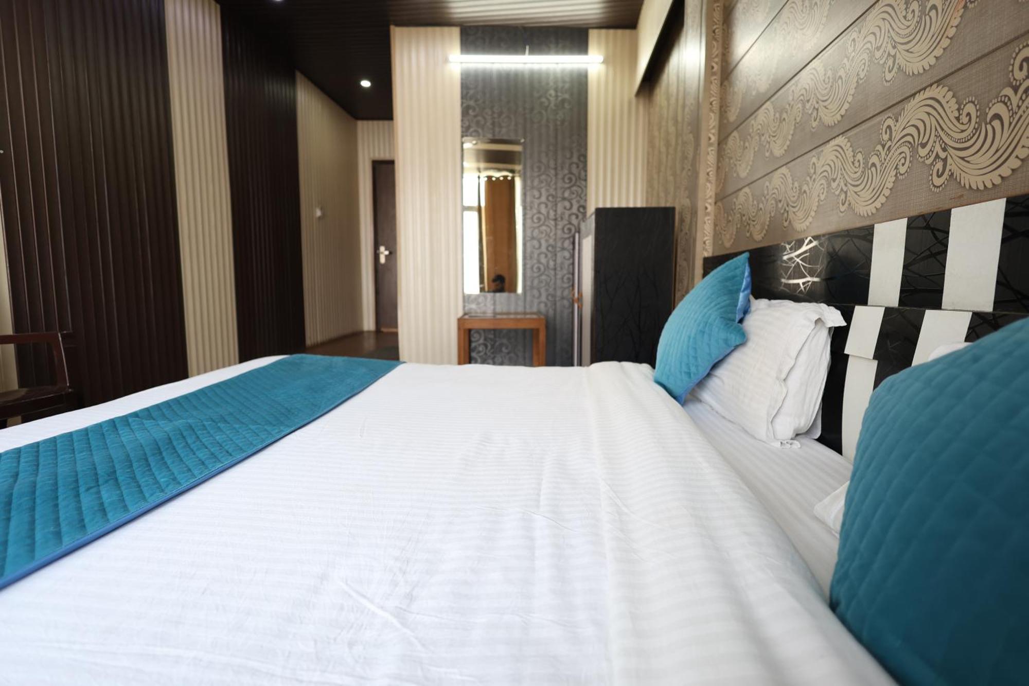 Sleeping Beauty Hotel Moutain View Property Joshimath Ngoại thất bức ảnh